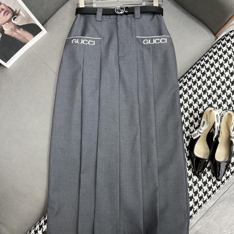 G*u*i skirts
